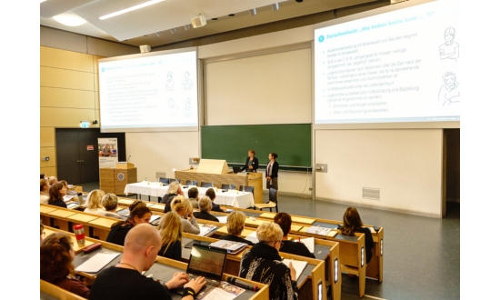 Zusammen mit Dr. Katja Driesel-Lange (v.r.), Universität Münster, präsentierte Dr. Claudia Kalisch, Universität Rostock, aktuelle Aspekte der Beruflichen Orientierung an Schulen.